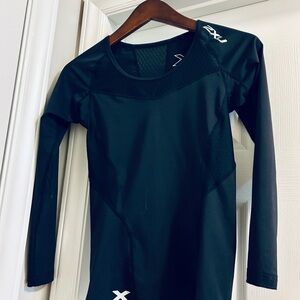 2XU Women's Black Athletic Top